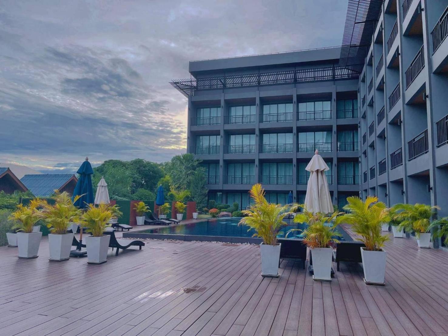 Hotel Sun Marina Petchaburi Esterno foto